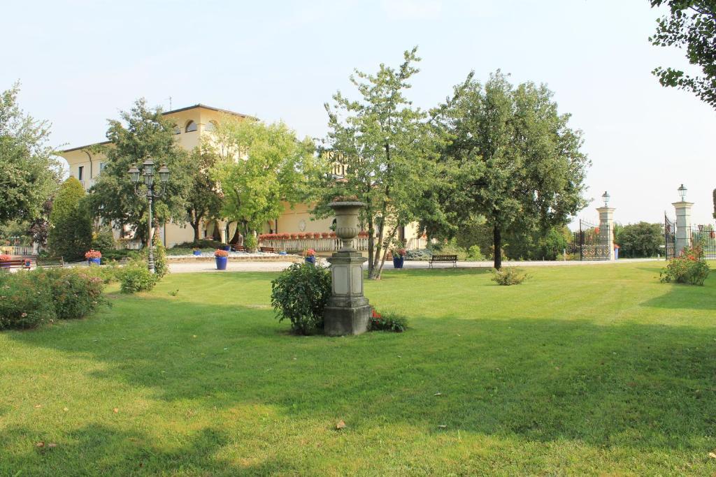 Villa Belvedere 1849 Misano di Gera dʼAdda Exteriér fotografie